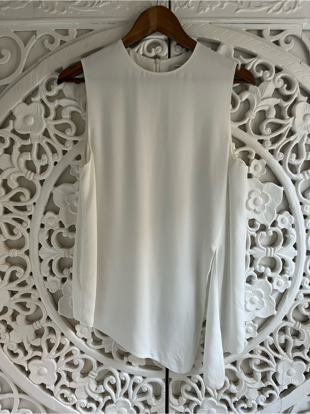 Babaton Aritzia White Asymmetrical Sleeveless Tunic Blouse Size M